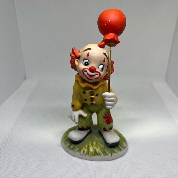 Vintage Lefton Figurine Figure Hand Painted Porcelain Clown with‎ Ballon 4.5” - Picture 1 of 6